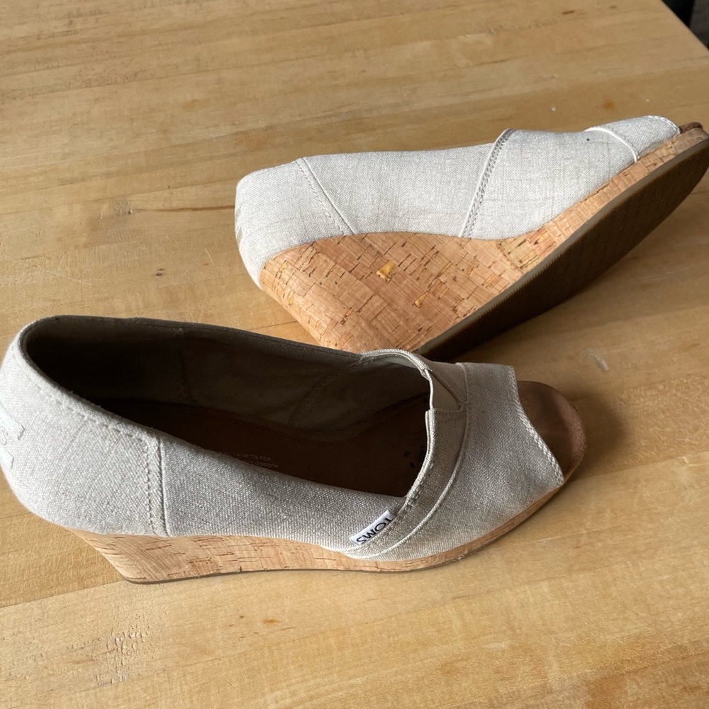 Tom Wedges, cream canvas, great condition